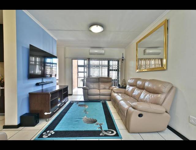 3 BEDROOM APARTMENT FOR SALE IN OAKDENE